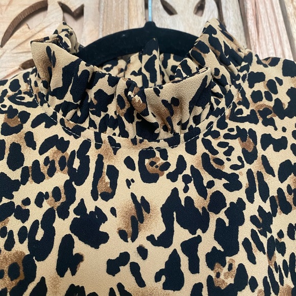 J Crew Cheetah Print Blouse.  Fits 0-6.  Like new - Picture 6 of 7
